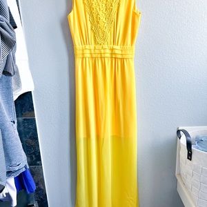 Yellow dress w/ Cutout Back
